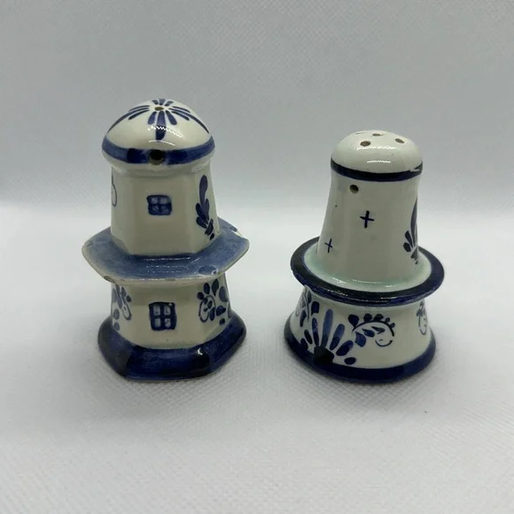 🫟3/$25🫟 Vintage Delft Blue windmill salt and pepper shakers. - Picture 3 of 6